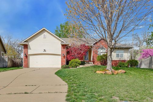 4923 Farmstead Ct, Bel Aire, KS, 67220-1657 | Card Image