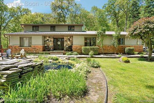2615 Shagbark, Milford, MI, 48380-4041 | Card Image