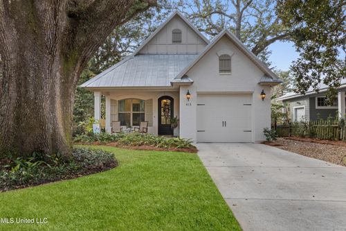 413 Ward Ave, Ocean Springs, MS, 39564-4842 | Card Image