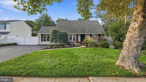 105 Queen Lily Rd, LEVITTOWN, PA, 19057-2032 | Card Image