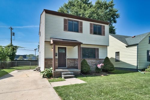 22414 Glen Ct, Saint Clair Shores, MI, 48080-4007 | Card Image