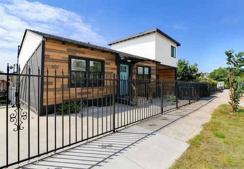 244 26th St, San Diego, CA, 92102-3911 | Card Image