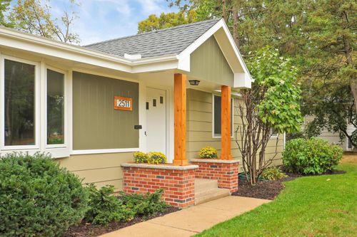 2511 W 110th St, Bloomington, MN, 55431-3928 | Card Image