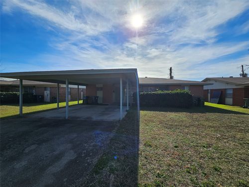 2210 Lavern St, Arlington, TX, 76013-1484 | Card Image