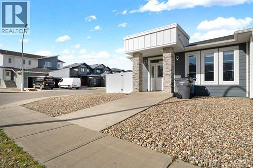 114 Somerside Rd Se, Medicine Hat, AB, T1B0N3 | Card Image