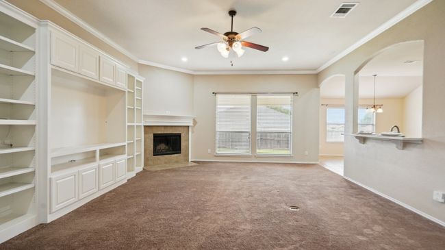 613 W Sheila Cir, House other with 4 bedrooms, 2 bathrooms and null parking in Joshua TX | Image 6
