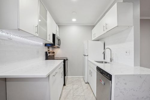 apt-7-56 68th St, Guttenberg, NJ, 07093-4441 | Card Image
