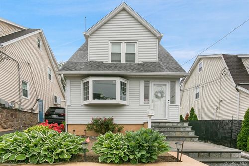 38 Emmett Ter, New Rochelle, NY, 10805-1202 | Card Image