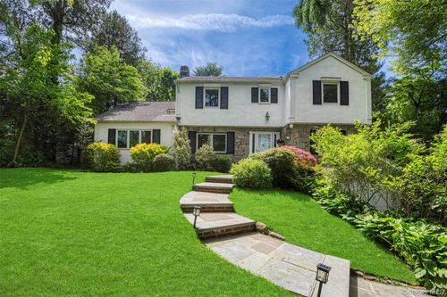 42 Old Pond Rd, Great Neck, NY, 11023-1031 | Card Image