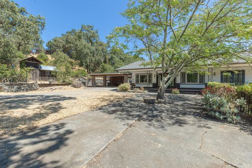 250 Theresa Dr, Cloverdale, CA, 95425-9796 | Card Image