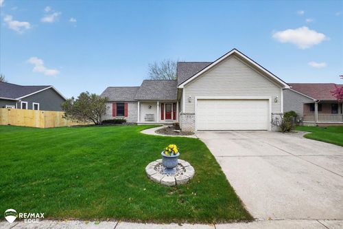 819 Village Drive, Davison, MI, 48423 | Card Image