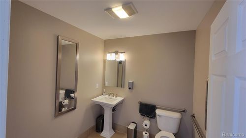 407 W 9 Mile Rd, Hazel Park, MI, 48030-1760 | Card Image