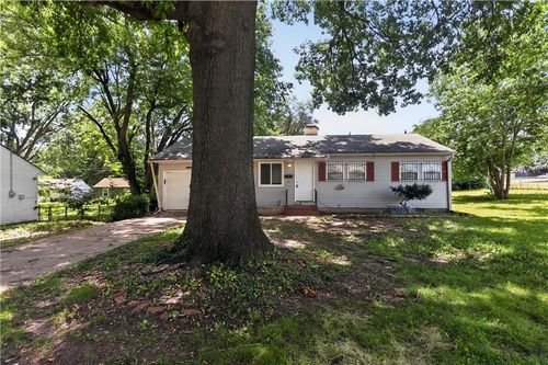6901 E 113th Ter, Kansas City, MO, 64134-3328 | Card Image