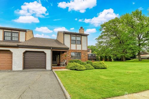 21 Wellington Ct, Sayreville, NJ, 08872-1370 | Card Image