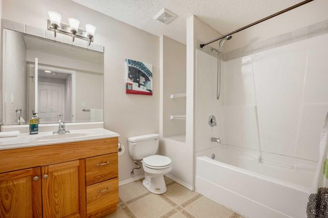 226 Everwillow Close Sw, House other with 5 bedrooms, 4 bathrooms and 4 parking in Calgary AB | Image 40