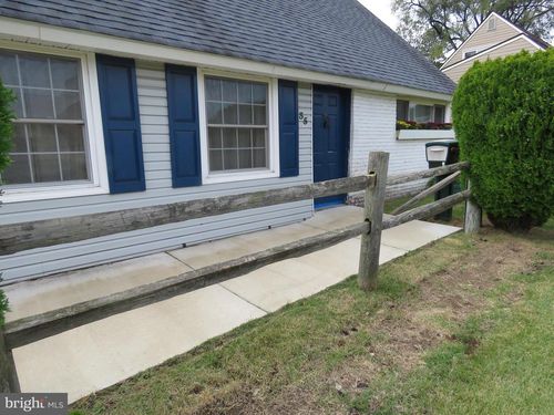 35 Parkside Cir, LEVITTOWN, PA, 19056-3501 | Card Image