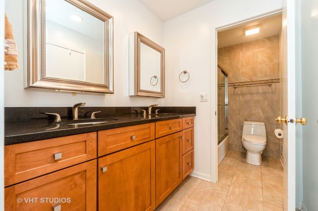 1251 Devonshire Rd, Home with 3 bedrooms, 3 bathrooms and null parking in Buffalo Grove IL | Image 10