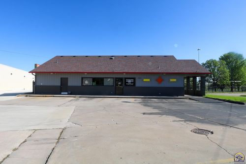 1004 E 12th Ave, Emporia, KS, 66801 | Card Image