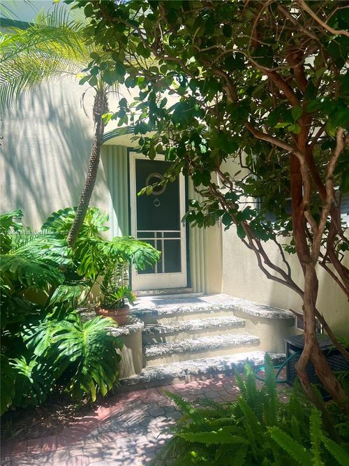 0-814 Michigan Ave, Miami Beach, FL, 33139-5620 | Card Image