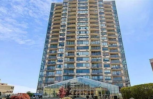 APT-2205 - 1 Spring St, House other with 2 bedrooms, 2 bathrooms and null parking in New Brunswick NJ | Image 73