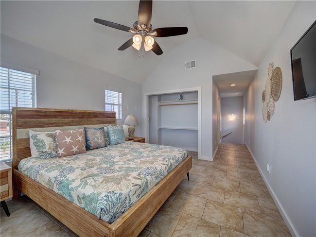 514 Royal Palm Dr, House other with 3 bedrooms, 3 bathrooms and 4 parking in Port Aransas TX | Image 9
