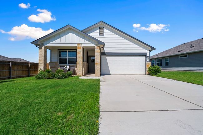 208 Bunting Ln, House other with 4 bedrooms, 2 bathrooms and 4 parking in Bertram TX | Image 4