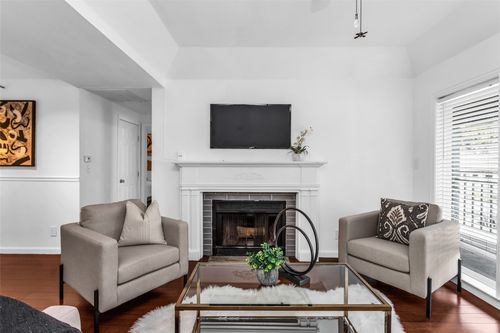 apt-212-3105 San Jacinto St, Dallas, TX, 75204-5555 | Card Image