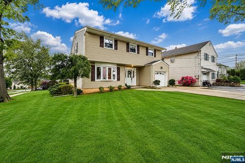 32 Crestwood Ave, Nutley, NJ, 07110-3111 | Card Image