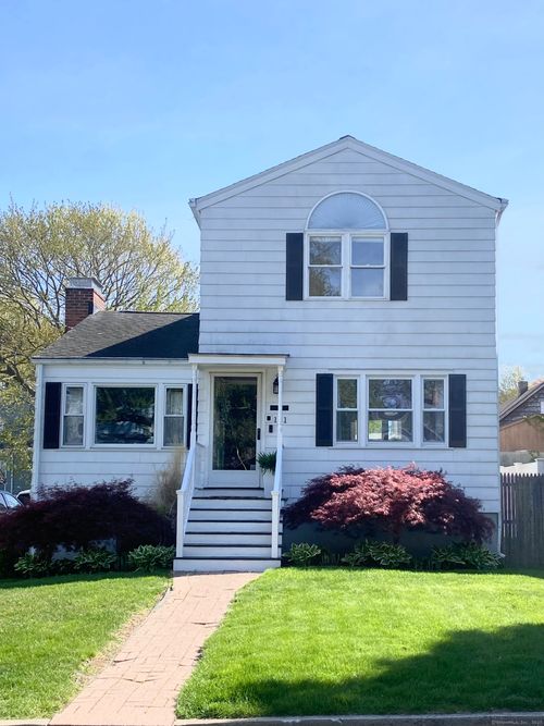 131 Vesper St, Fairfield, CT, 06825-4334 | Card Image