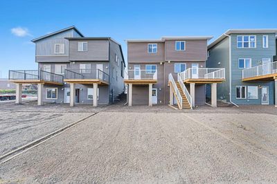 156 Edith Way Nw, Home with 3 bedrooms, 2 bathrooms and 2 parking in Calgary AB | Image 2