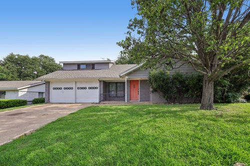 744 Willow St, Hurst, TX, 76053-5538 | Card Image