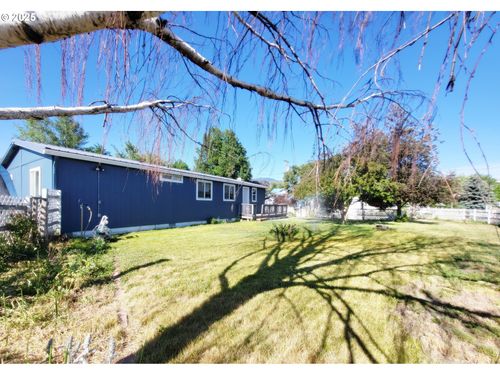514 W North St, Enterprise, OR, 97828-1045 | Card Image