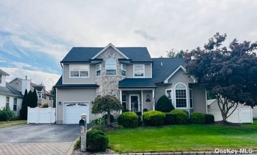 33 Blueberry Ridge Drive, Holtsville, NY, 11742 | Card Image