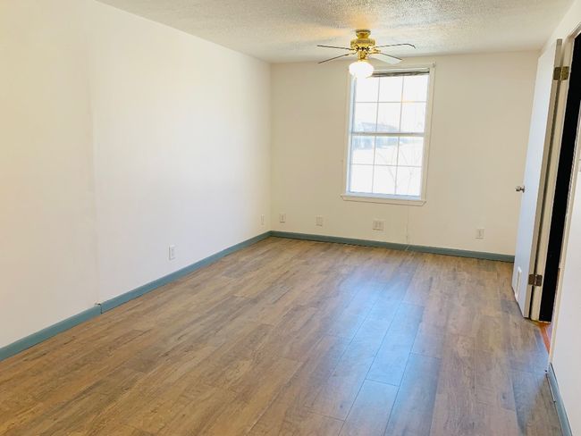 A - 106 N Oak Ave, House other with 3 bedrooms, 2 bathrooms and 2 parking in Luling TX | Image 7