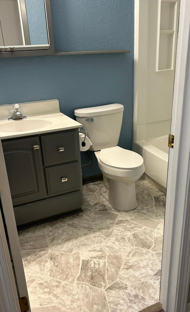 Guest Bath and Vanity | Image 18