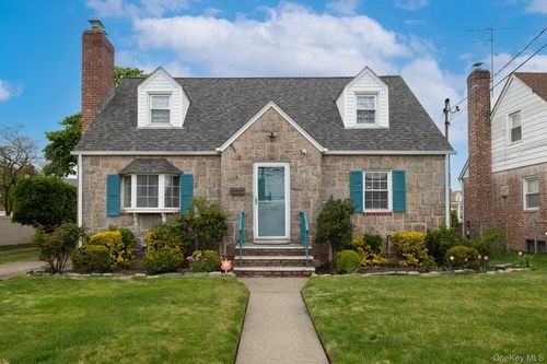 91 Lutz Dr, Valley Stream, NY, 11580-3148 | Card Image