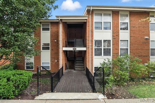 apt-102-1968 Greenglen Dr, Kirkwood, MO, 63122-5226 | Card Image