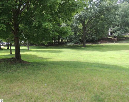 1030 Granada Dr, Lake Isabella, MI, 48893-9373 | Card Image