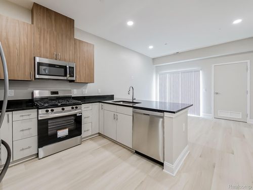 204-31480 Warren Rd, Westland, MI, 48185 | Card Image
