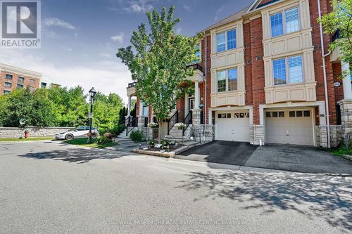 370 Doak Lane, Newmarket (Gorham-College Manor), ON, L3Y0A8 | Card Image
