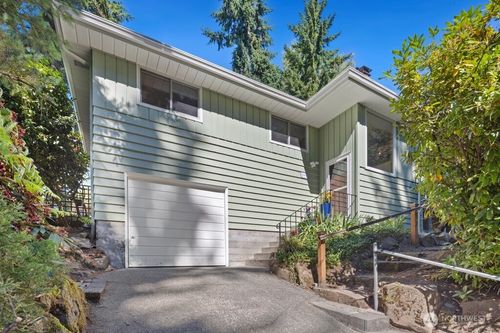 11811 33rd Ave Ne, Seattle, WA, 98125-5605 | Card Image