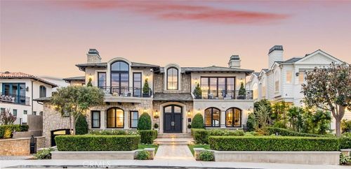 500 N Poinsettia Ave, Manhattan Beach, CA, 90266-6640 | Card Image