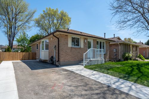 98 Carlyle Dr, London, ON, N5V3R8 | Card Image