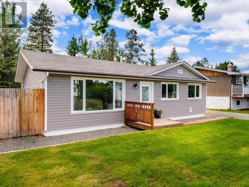 27 Redwood St, Whitehorse, YT, Y1A4B2 | Card Image