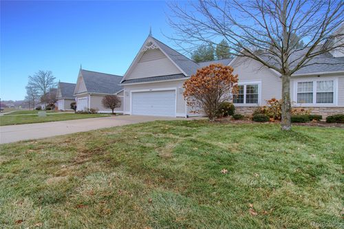 45-304 Victoria Park Dr, Howell, MI, 48843-1262 | Card Image