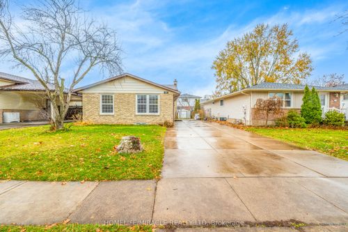 15 Keefer Rd, Thorold, ON, L2V4M6 | Card Image