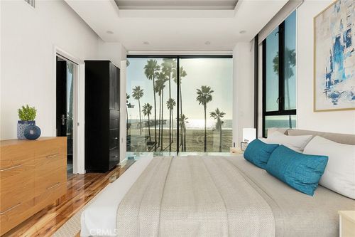 3009 Ocean Front Walk, Venice, CA, 90291-2412 | Card Image