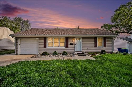 608 Ne 67th St, Gladstone, MO, 64118-3410 | Card Image