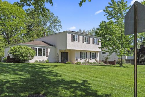 972 Thomas Ln, Columbus, OH, 43220-5047 | Card Image