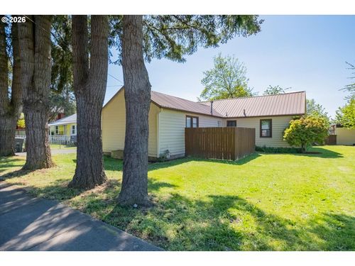1044 23rd Ave, Sweet Home, OR, 97386-2858 | Card Image
